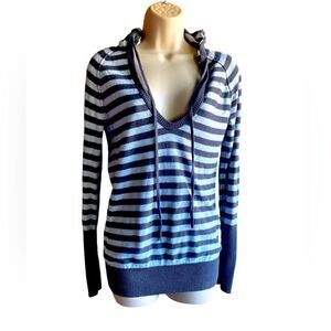 American eagle outfitters grey and navy sweater  Super cute